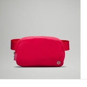 Lululemon Everywhere Belt Bag in lipgloss